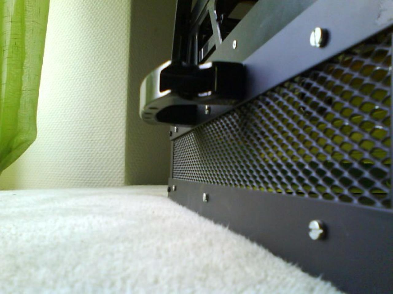 [08/03/2011] Das Schwarze mit der blonden Seele: kontrastreiches PC-Gehäuse im Eigenbau (55)