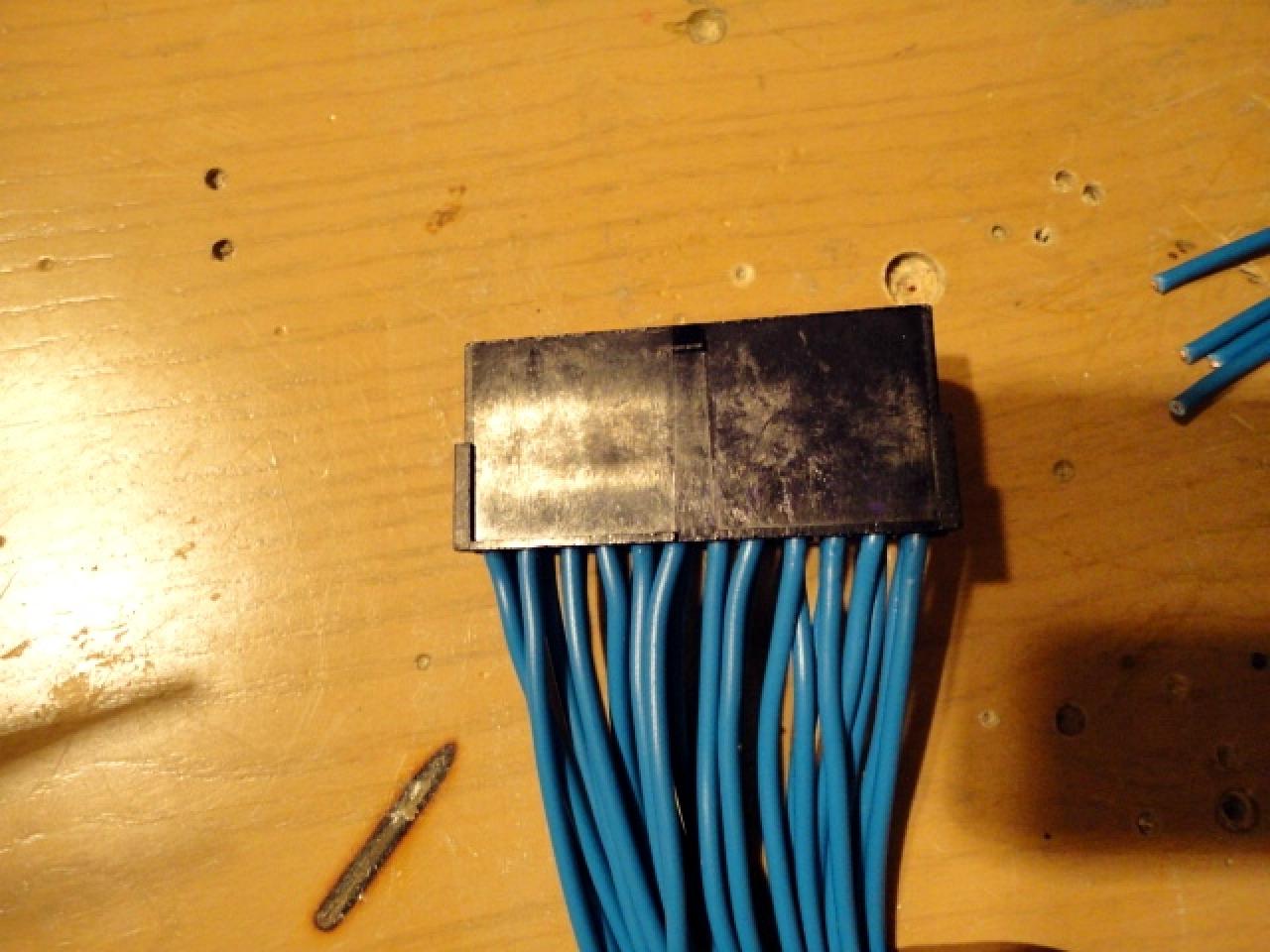 [08/03/2011] Das Schwarze mit der blonden Seele: kontrastreiches PC-Gehäuse im Eigenbau (60)