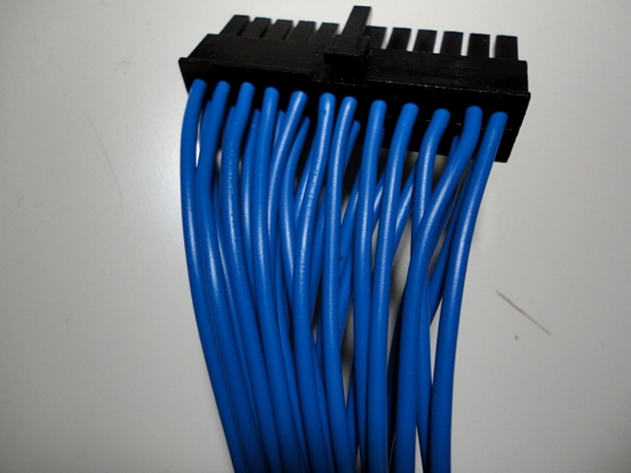[08/03/2011] Das Schwarze mit der blonden Seele: kontrastreiches PC-Gehäuse im Eigenbau (63)