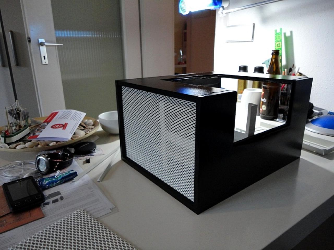 [08/03/2011] Das Schwarze mit der blonden Seele: kontrastreiches PC-Gehäuse im Eigenbau (70)