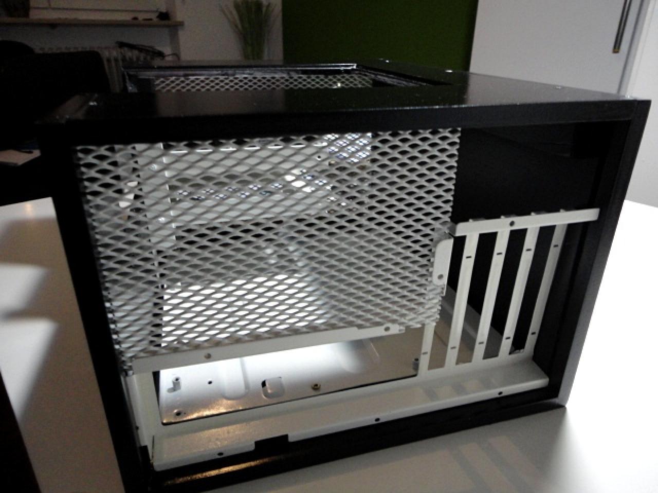 [08/03/2011] Das Schwarze mit der blonden Seele: kontrastreiches PC-Gehäuse im Eigenbau (74)