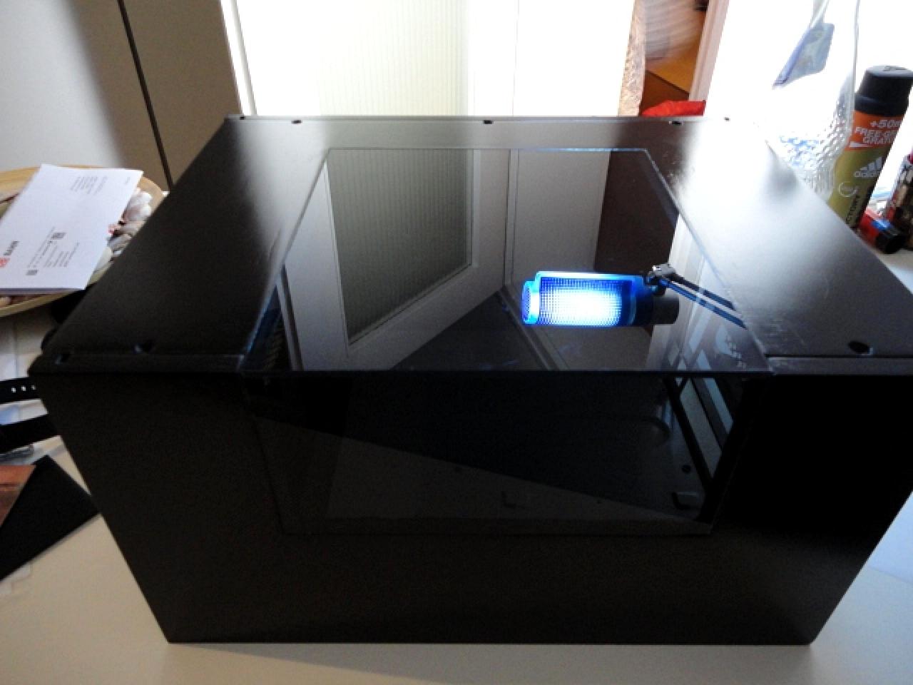 [08/03/2011] Das Schwarze mit der blonden Seele: kontrastreiches PC-Gehäuse im Eigenbau (76)