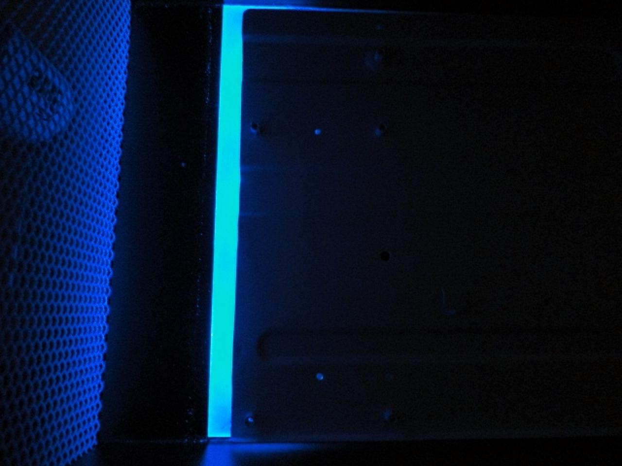[08/03/2011] Das Schwarze mit der blonden Seele: kontrastreiches PC-Gehäuse im Eigenbau (87)