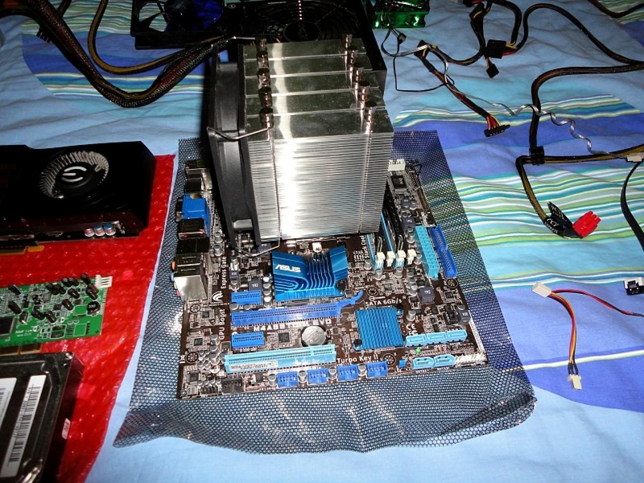 [08/03/2011] Das Schwarze mit der blonden Seele: kontrastreiches PC-Gehäuse im Eigenbau (95)