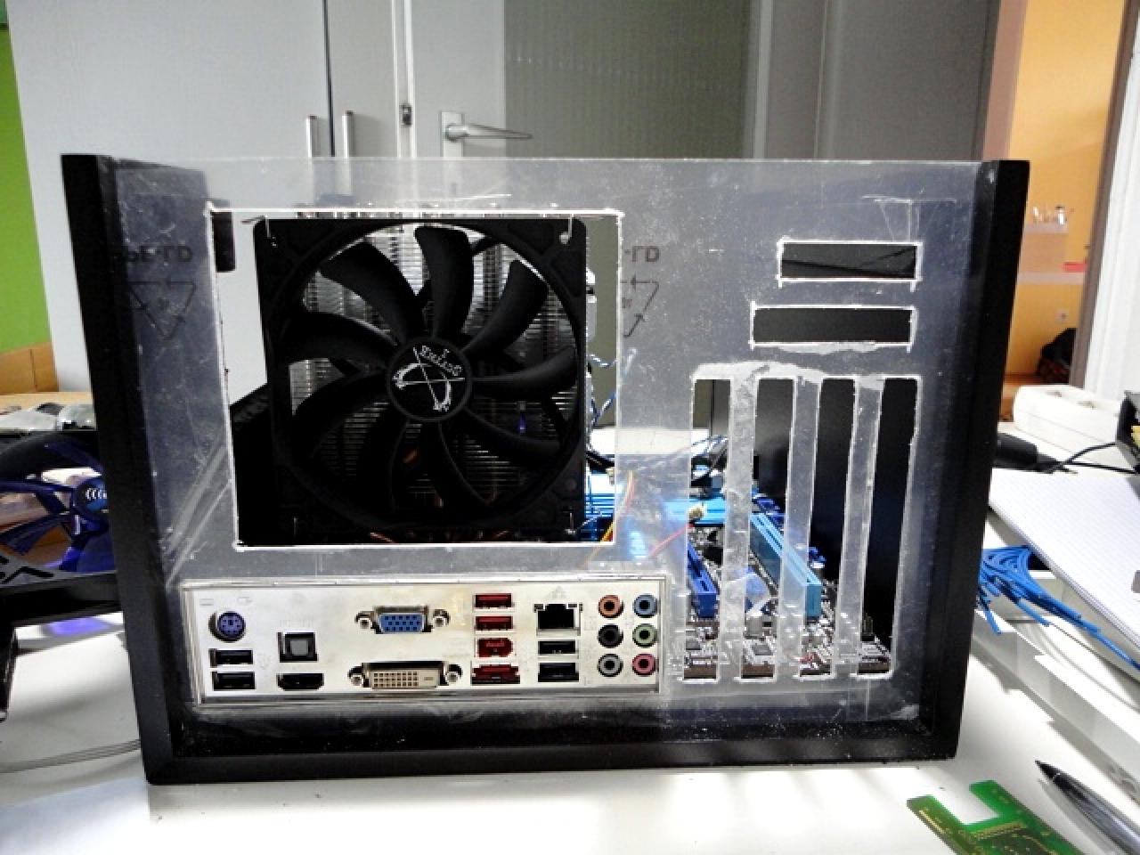 [08/03/2011] Das Schwarze mit der blonden Seele: kontrastreiches PC-Gehäuse im Eigenbau (101)