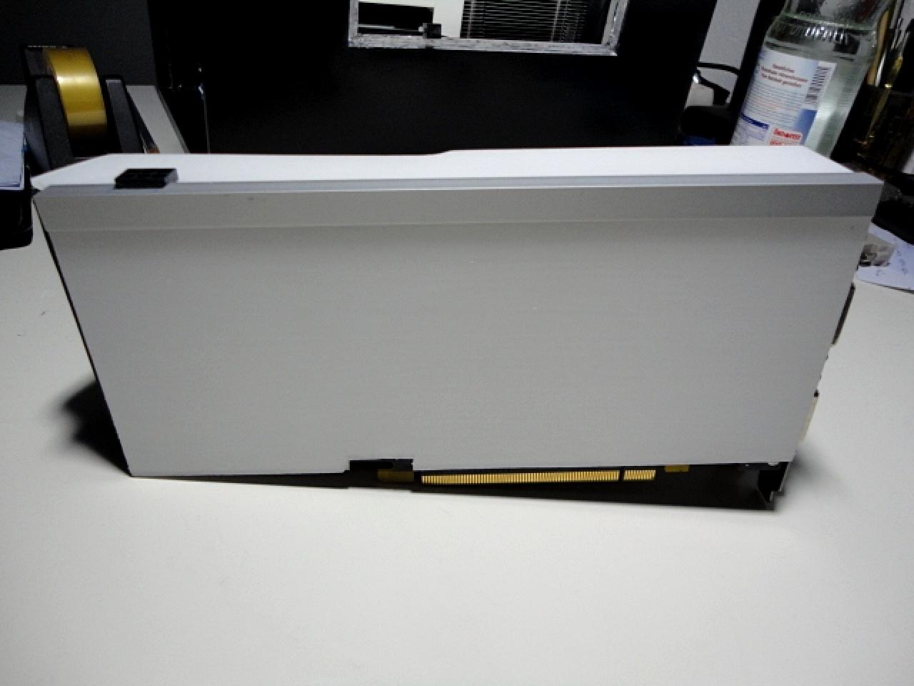 [08/03/2011] Das Schwarze mit der blonden Seele: kontrastreiches PC-Gehäuse im Eigenbau (103)