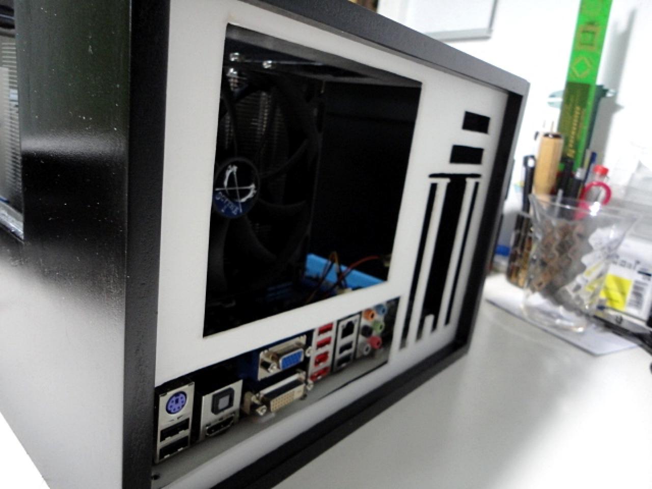 [08/03/2011] Das Schwarze mit der blonden Seele: kontrastreiches PC-Gehäuse im Eigenbau (105)