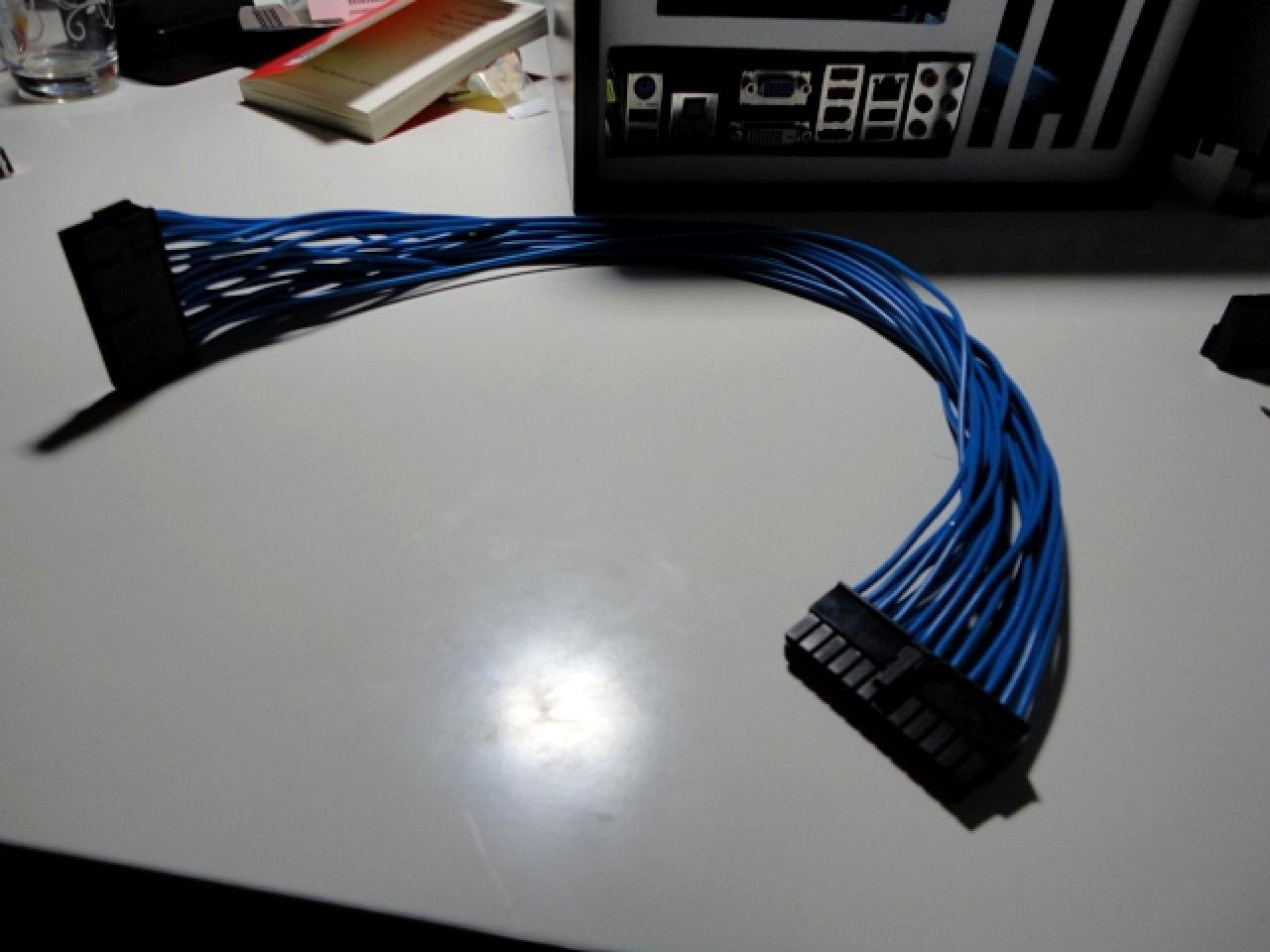 [08/03/2011] Das Schwarze mit der blonden Seele: kontrastreiches PC-Gehäuse im Eigenbau (107)