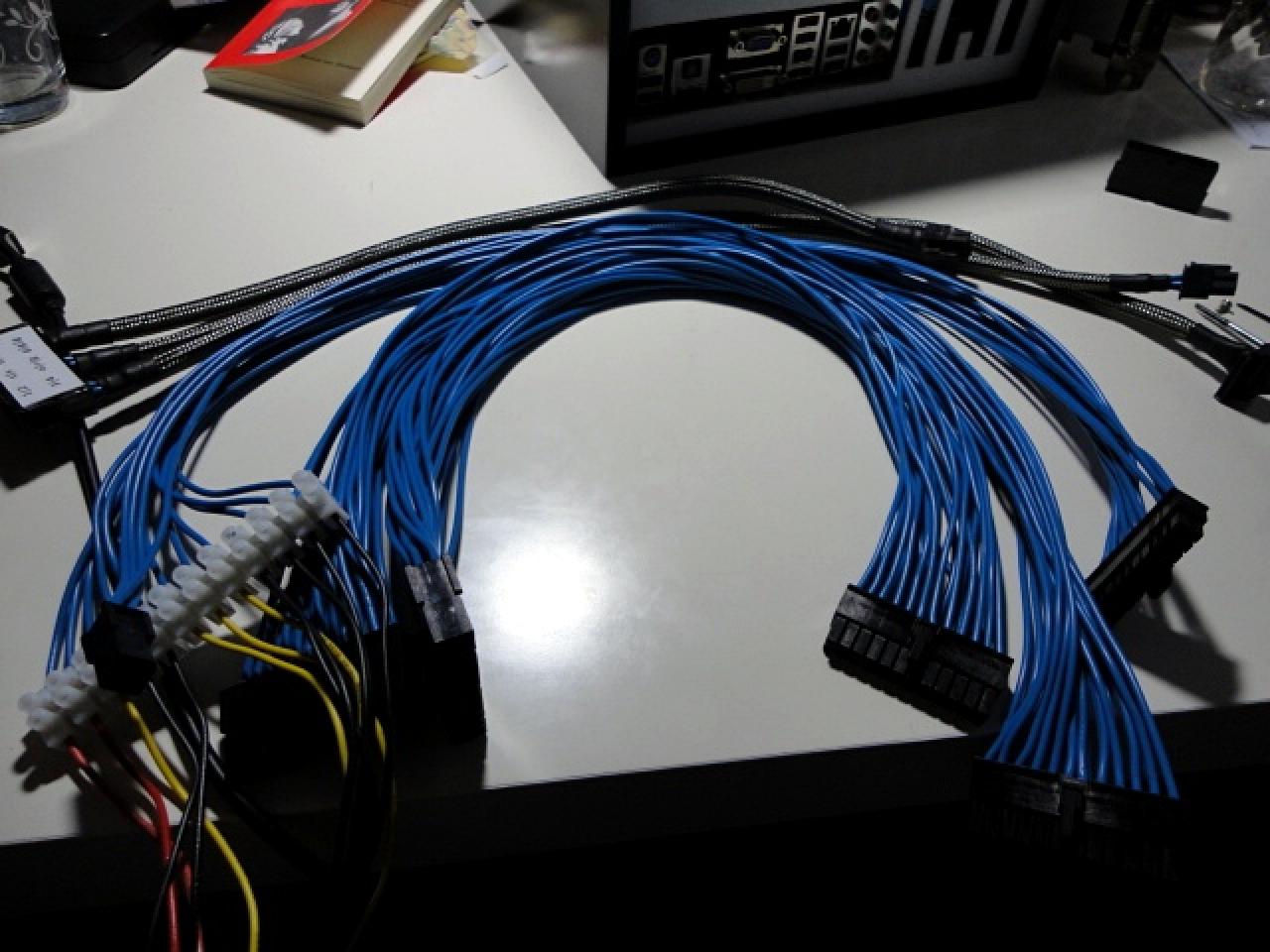 [08/03/2011] Das Schwarze mit der blonden Seele: kontrastreiches PC-Gehäuse im Eigenbau (108)