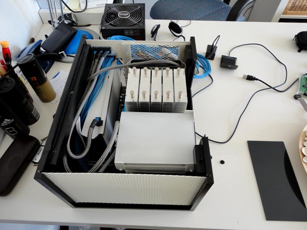 [08/03/2011] Das Schwarze mit der blonden Seele: kontrastreiches PC-Gehäuse im Eigenbau (109)