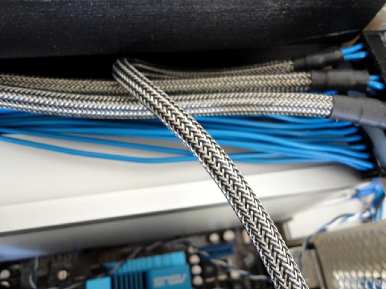 [08/03/2011] Das Schwarze mit der blonden Seele: kontrastreiches PC-Gehäuse im Eigenbau (110)