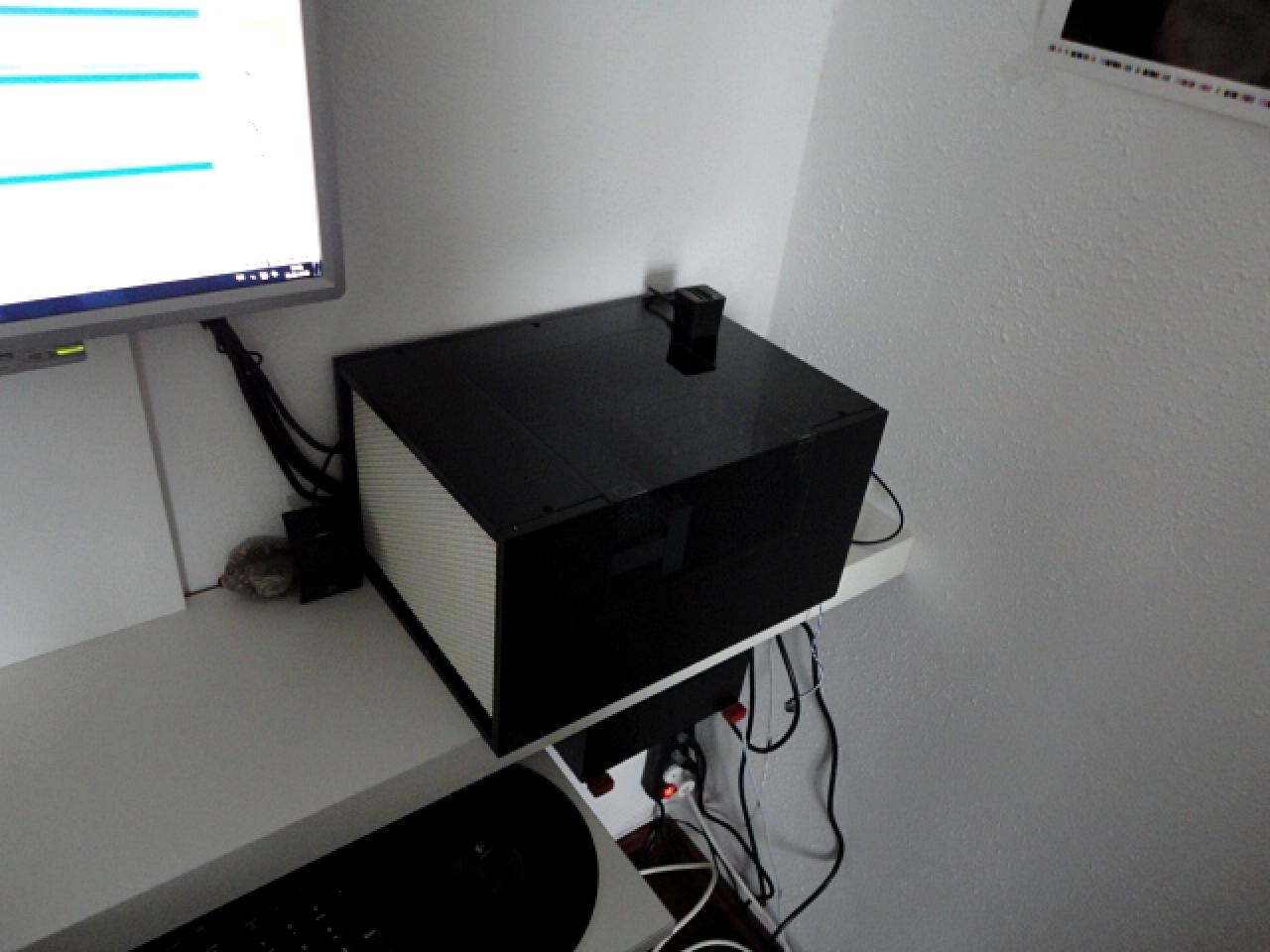 [08/03/2011] Das Schwarze mit der blonden Seele: kontrastreiches PC-Gehäuse im Eigenbau (116)