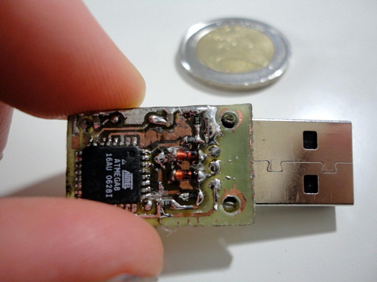 [08/03/2011] Das Schwarze mit der blonden Seele: kontrastreiches PC-Gehäuse im Eigenbau (133)
