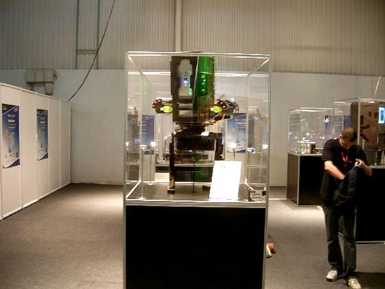 [25/03/2011] Irres Walker-Projekt: eine schwer bewaffnete Casemod erobert das Museum (1)