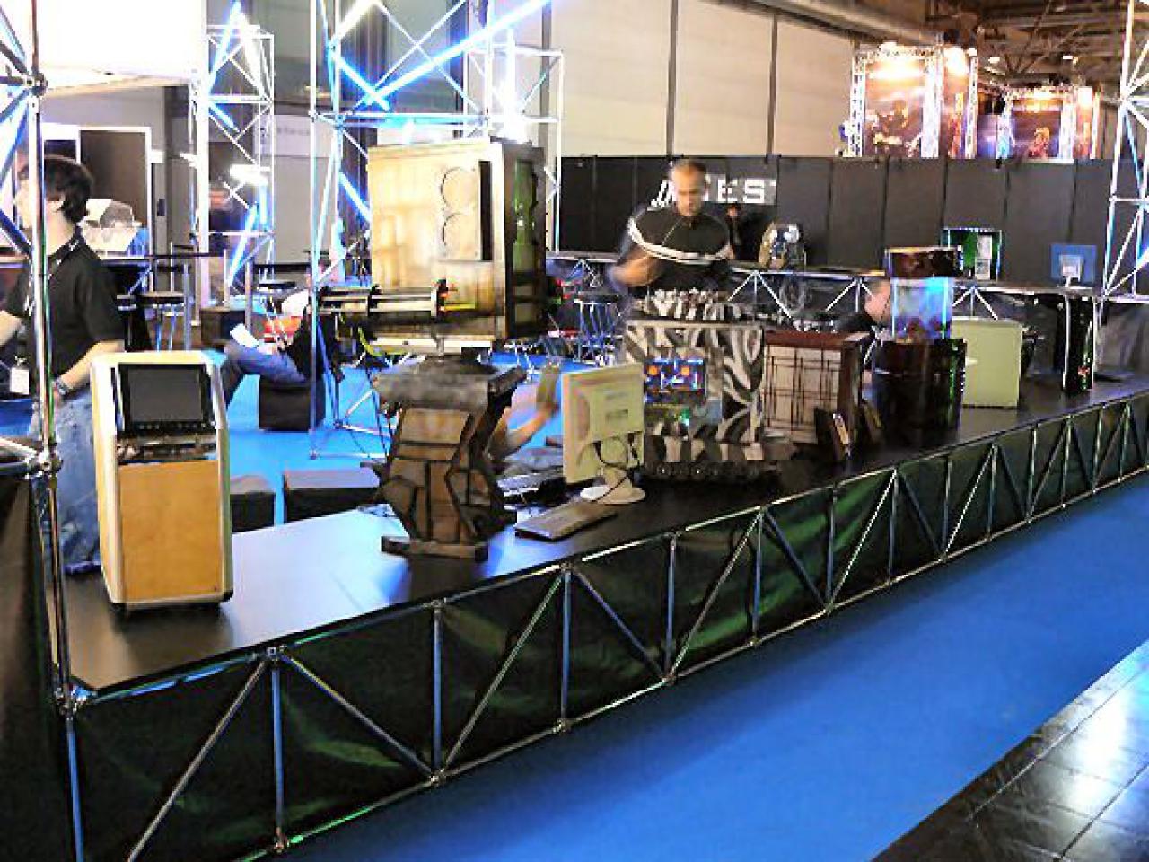[25/03/2011] Irres Walker-Projekt: eine schwer bewaffnete Casemod erobert das Museum (2)