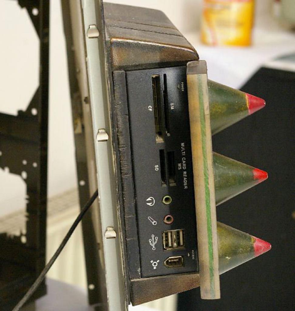 [25/03/2011] Irres Walker-Projekt: eine schwer bewaffnete Casemod erobert das Museum (11)