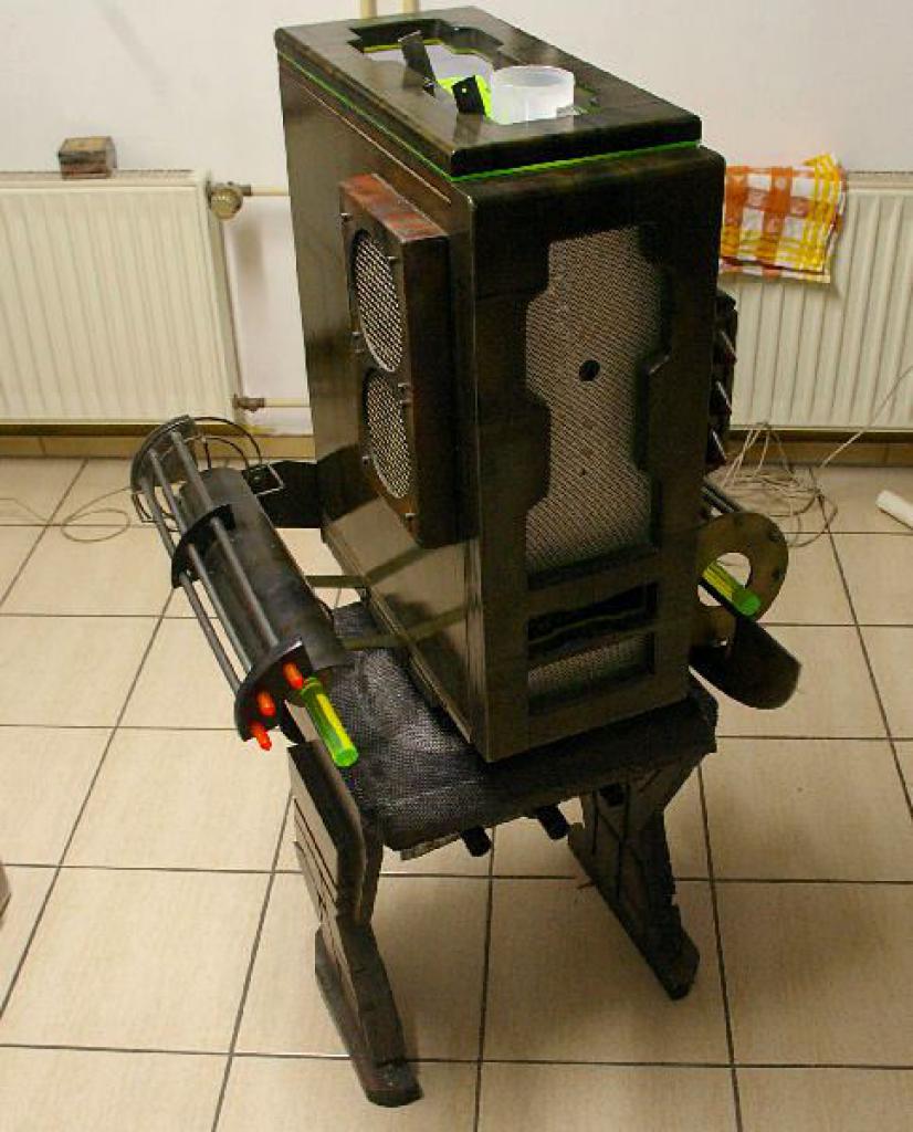 [25/03/2011] Irres Walker-Projekt: eine schwer bewaffnete Casemod erobert das Museum (37)