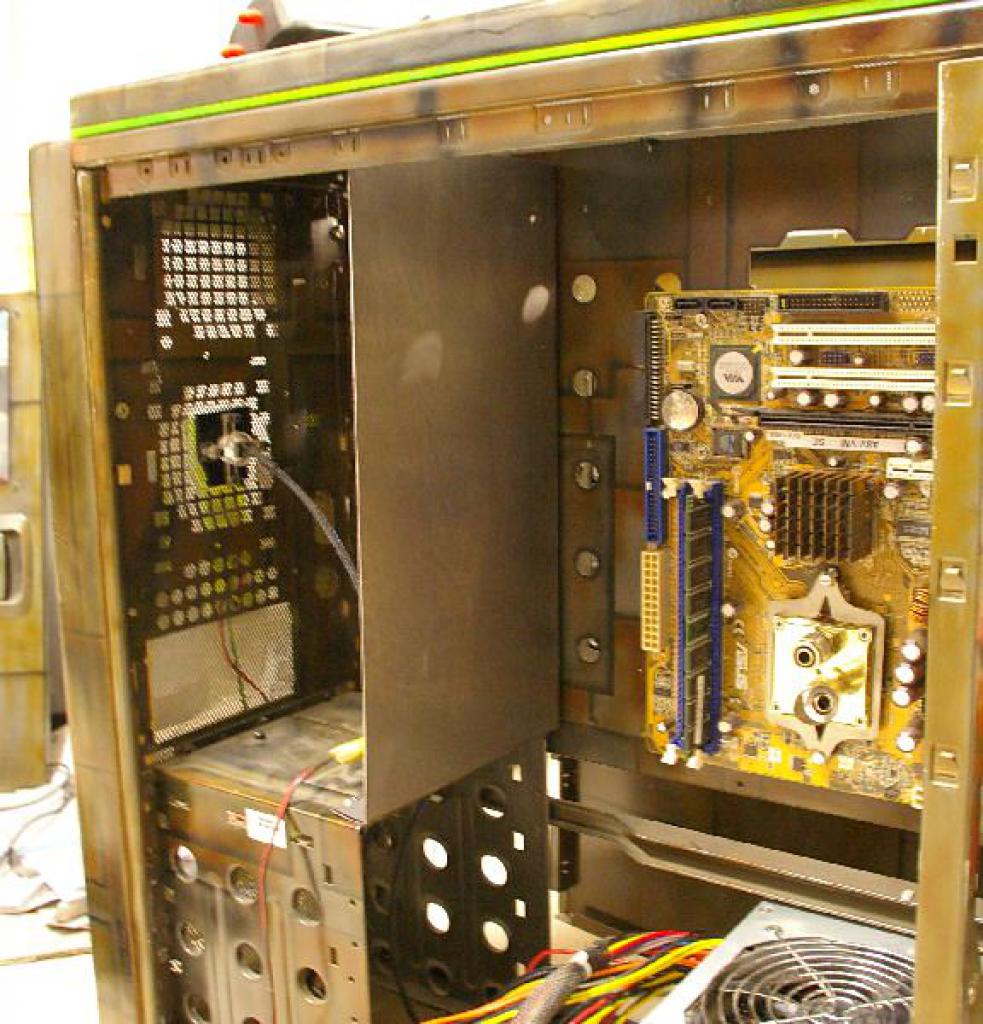 [25/03/2011] Irres Walker-Projekt: eine schwer bewaffnete Casemod erobert das Museum (39)
