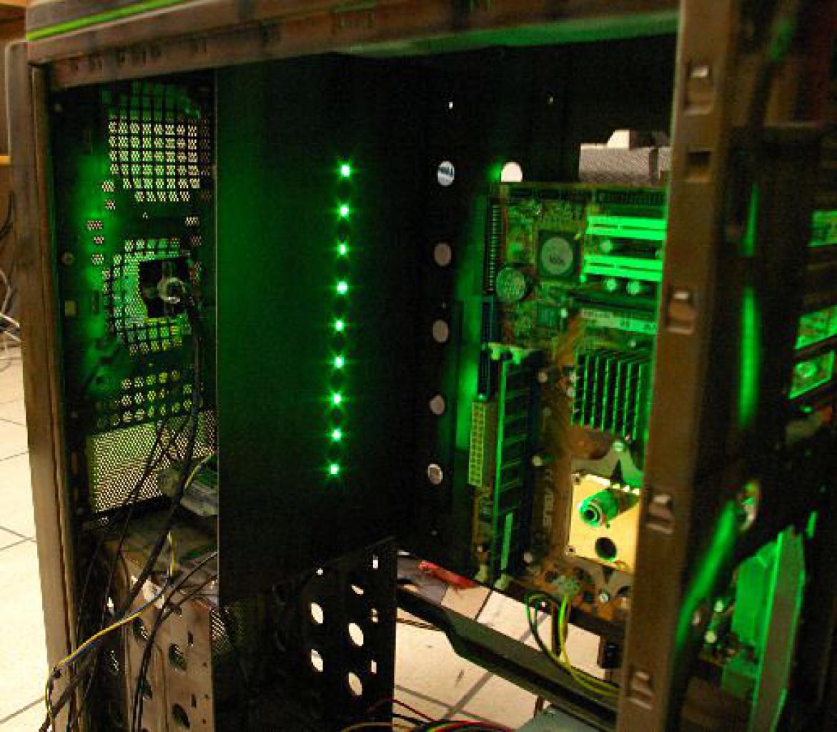 [25/03/2011] Irres Walker-Projekt: eine schwer bewaffnete Casemod erobert das Museum (44)
