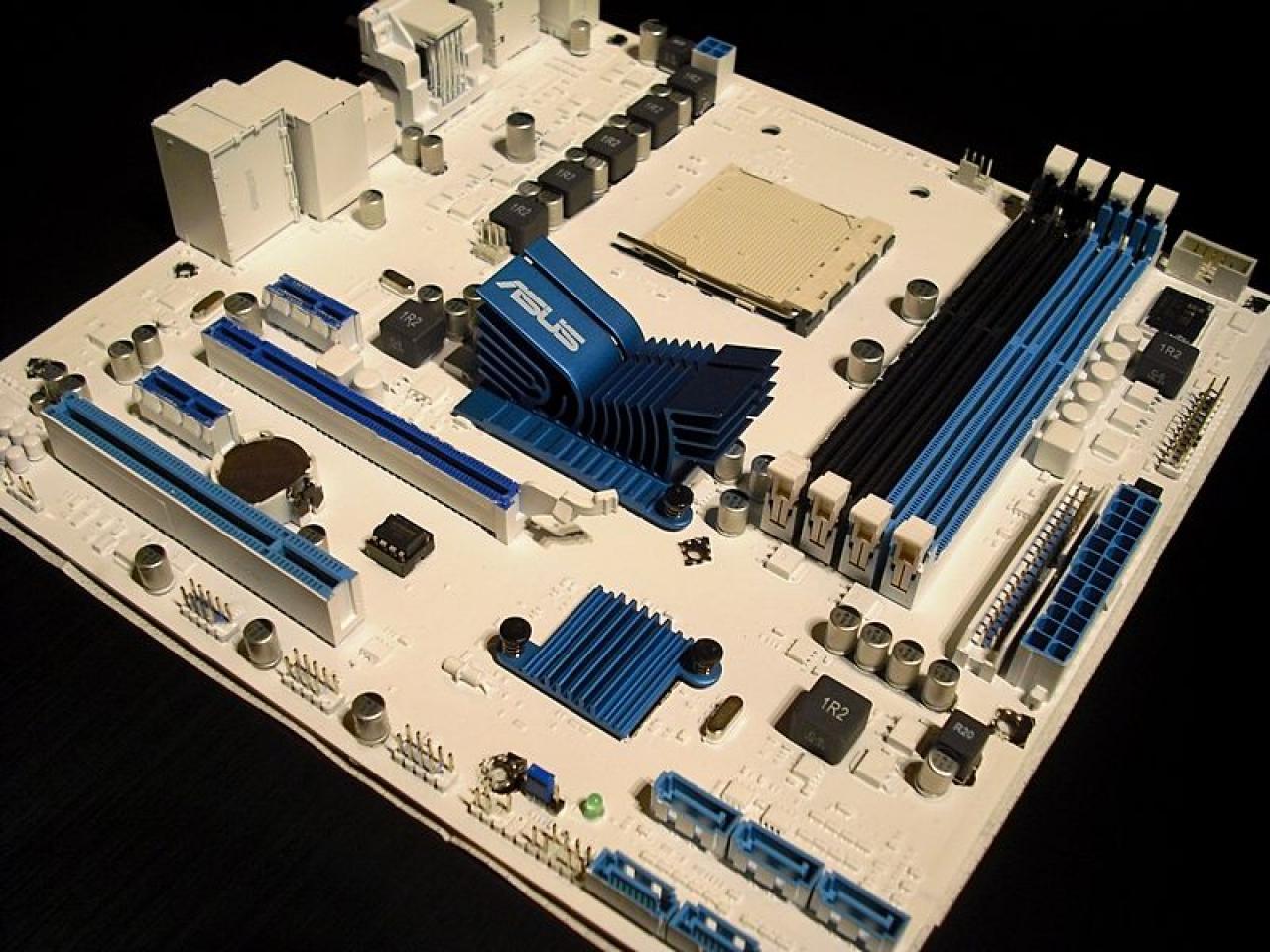 [11/03/2011] Überraschungs-Casemod für die Schwester - Update mit lila Plüsch und Spiegelfolie (14)