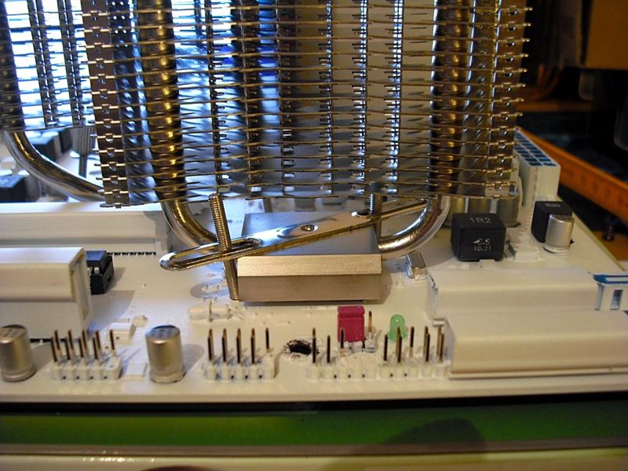 [11/03/2011] Überraschungs-Casemod für die Schwester - Update mit lila Plüsch und Spiegelfolie (24)