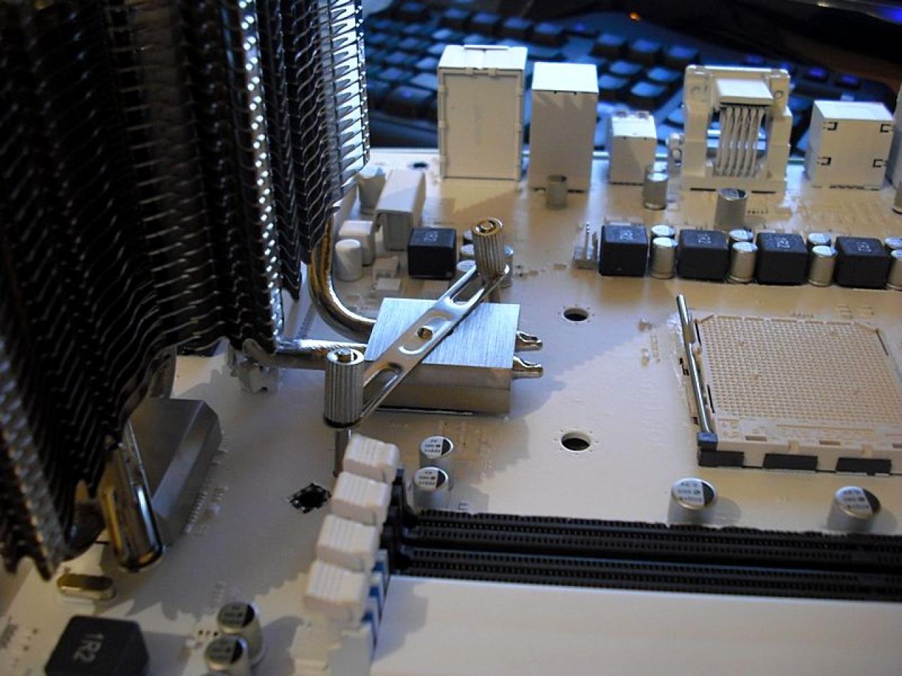 [11/03/2011] Überraschungs-Casemod für die Schwester - Update mit lila Plüsch und Spiegelfolie (25)