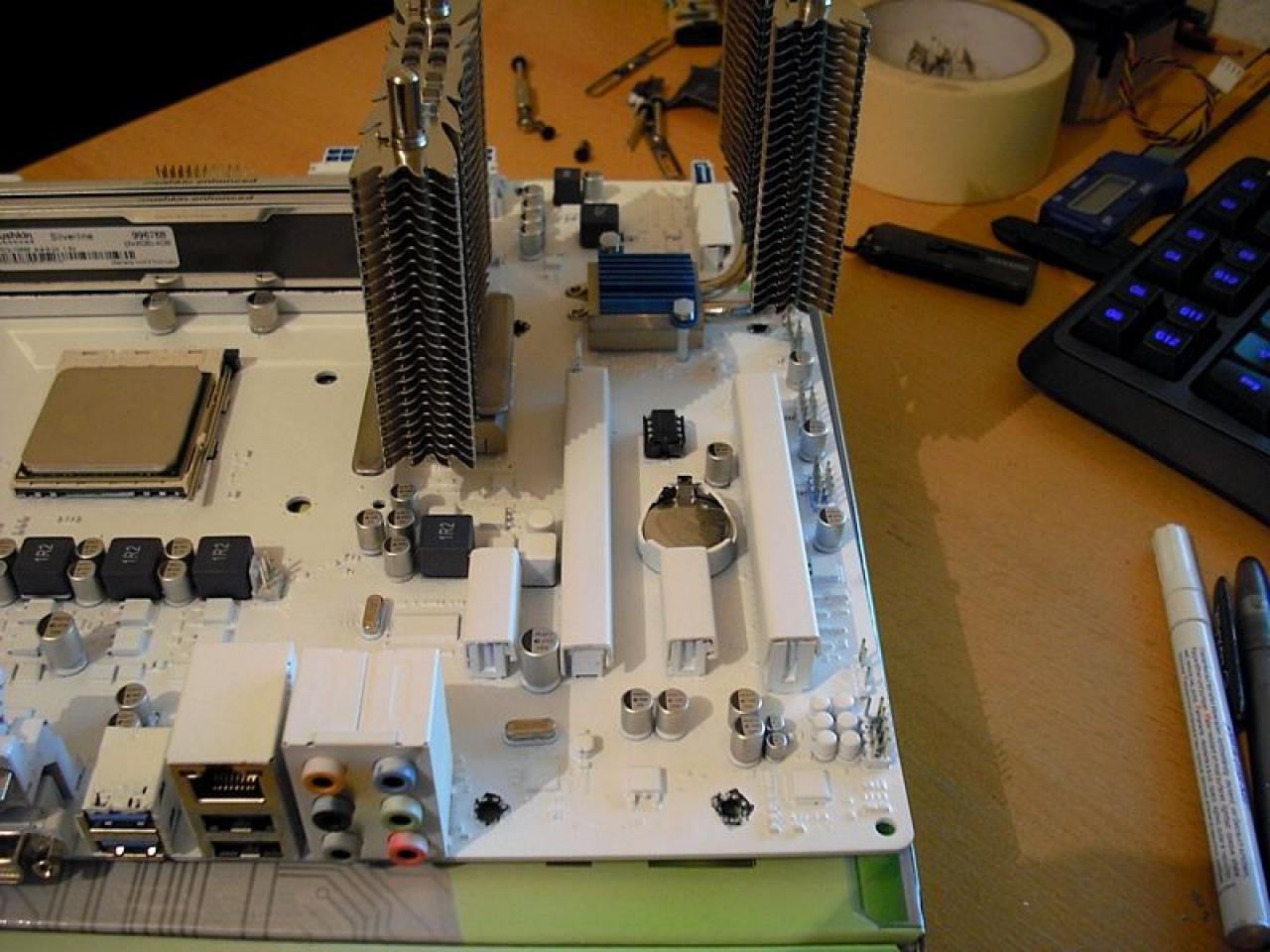 [11/03/2011] Überraschungs-Casemod für die Schwester - Update mit lila Plüsch und Spiegelfolie (32)