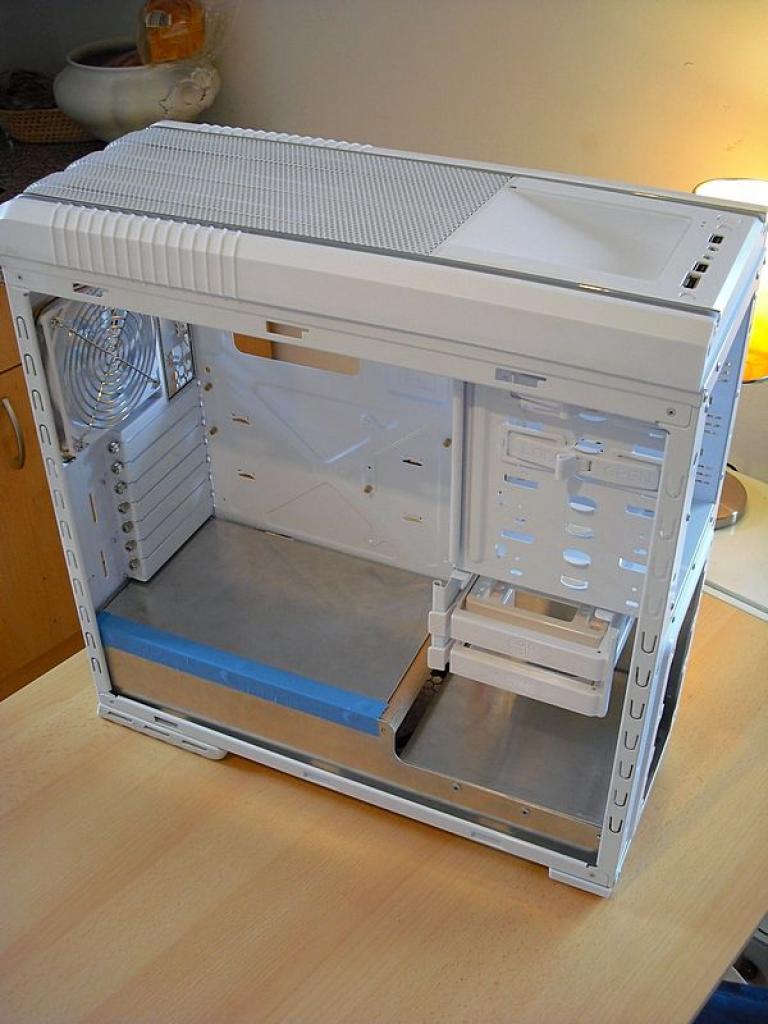 [11/03/2011] Überraschungs-Casemod für die Schwester - Update mit lila Plüsch und Spiegelfolie (33)