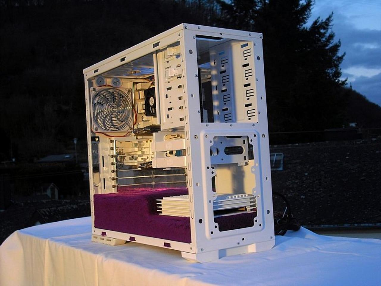 [11/03/2011] Überraschungs-Casemod für die Schwester - Update mit lila Plüsch und Spiegelfolie (46)