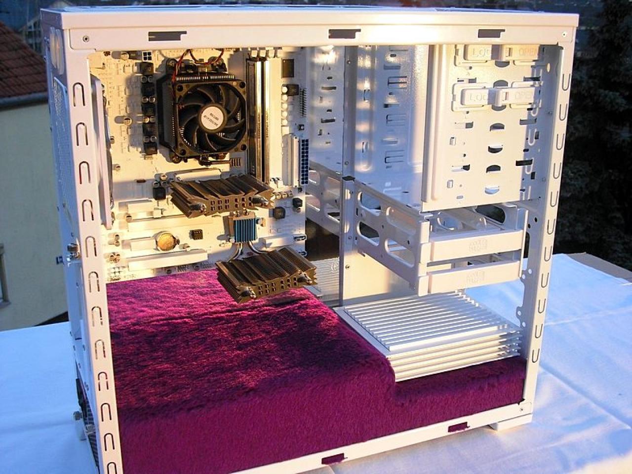 [11/03/2011] Überraschungs-Casemod für die Schwester - Update mit lila Plüsch und Spiegelfolie (48)