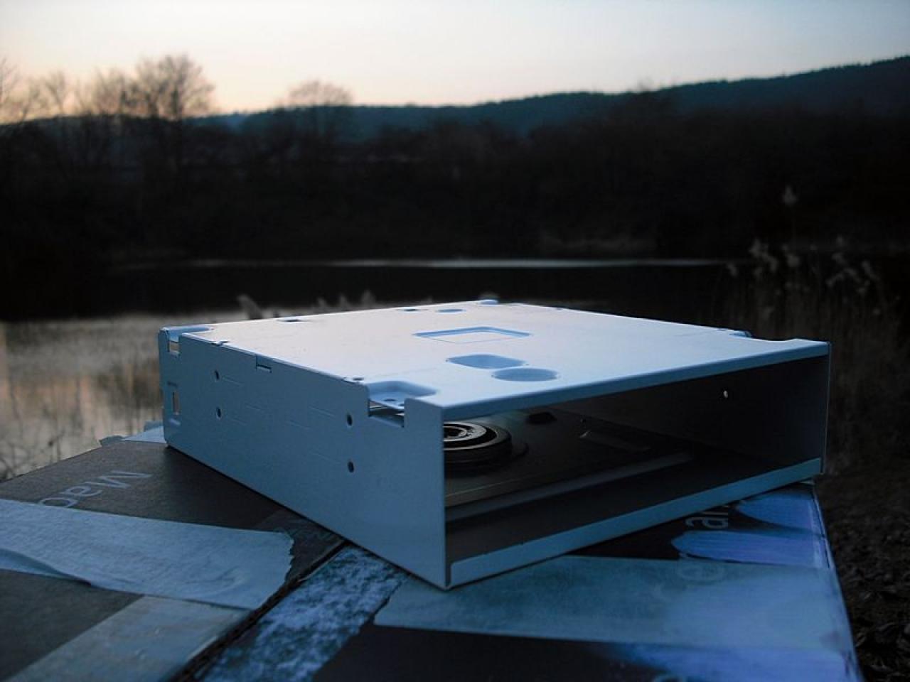[11/03/2011] Überraschungs-Casemod für die Schwester - Update mit lila Plüsch und Spiegelfolie (55)