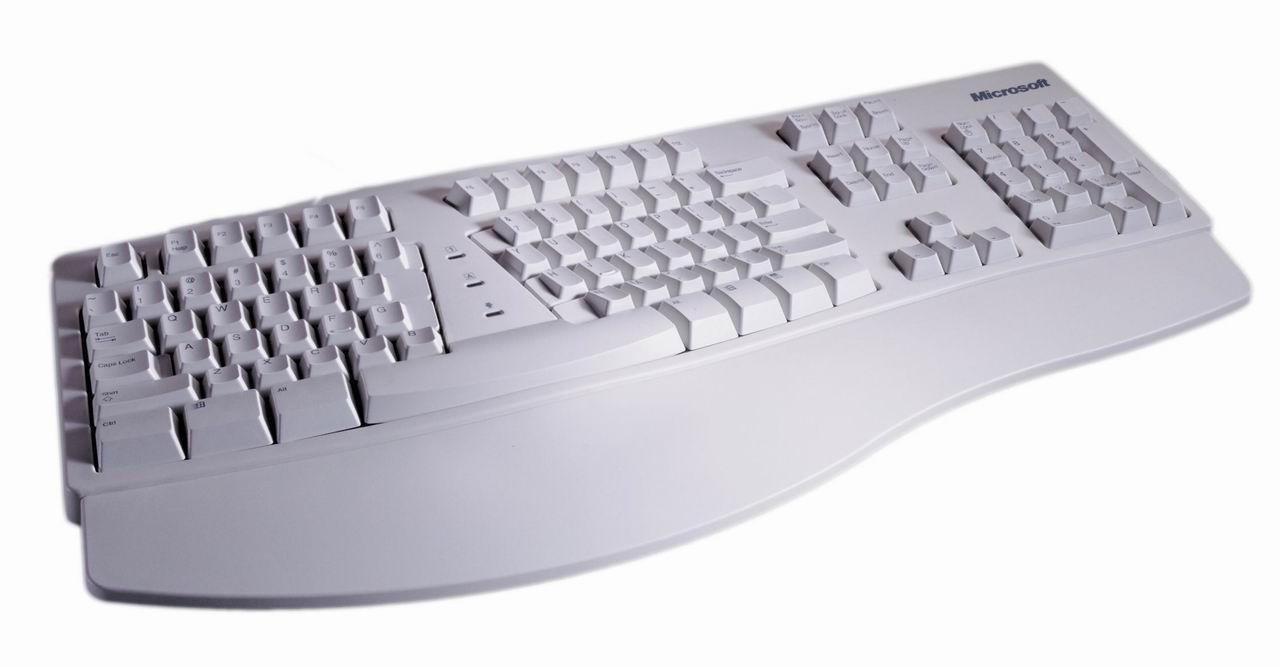[21/04/2011] Dank eigenwilliger Form sehr ergonomisch: das Natural Keyboard von 1994