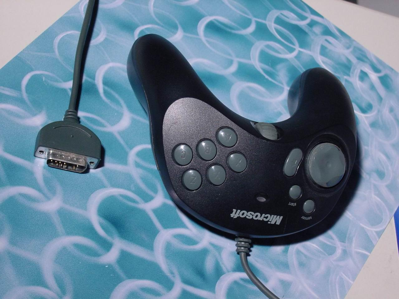 [21/04/2011] Eine Gamepad Variante: das Sidewinder Freestyle Pad. Die Redmonder haben wahrlich viel probiert in ihrer Karriere als Hardware-Hersteller, aber einiges wollte auch niemand haben.