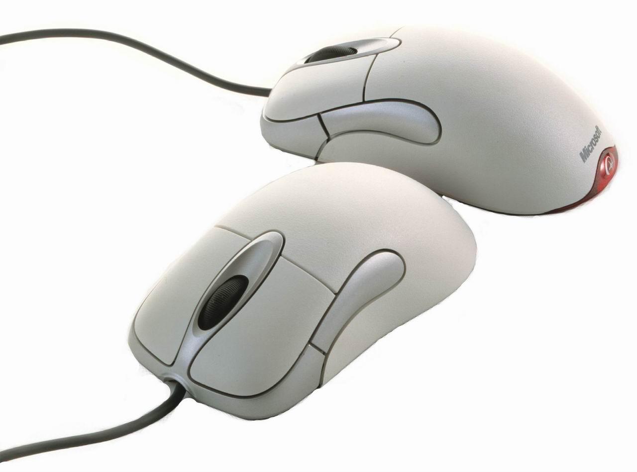 [21/04/2011] Die Intellimouse Optical: verändert die innere Technik der Maus komplett, denn sie ist die erste Maus dieser Welt, die optisch abtastet. Sie bereitet den Weg für die heute üblichen Lasermäuse und weg von den immer versifften Bällen alter Tage.
