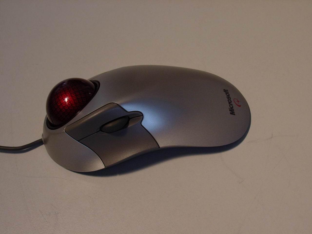 [21/04/2011] Exotisch ist der MS Trackball. Das einzige Unternehmen, das jemals Trackballs an die paar interessierten Mann bringen konnte, war Logitech. Alles andere war zum scheitern verurteilt.