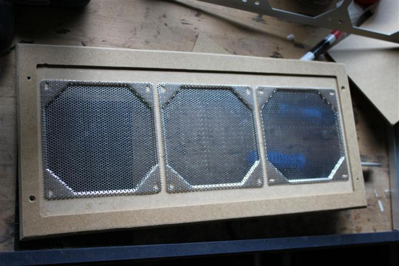 [01/04/2011] Acid: Vorzeige-Casecon mit Edelstahlrahmen und weißem Monsta-Radiator. Update vom 4.4.2011 (24)