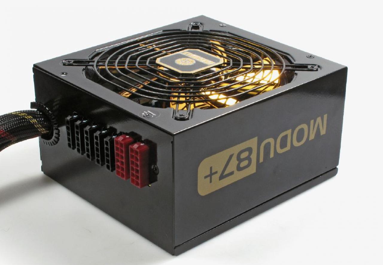 [21/04/2011] Meilensteine: Enermax Modu 87+ 700W: Anfang 2010 kommen die 80-Plus-Gold-Netzteile.