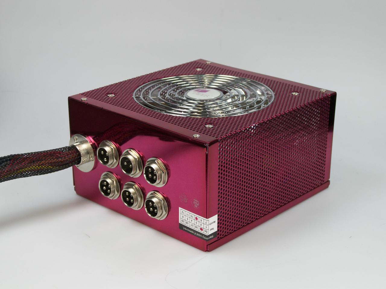 [21/04/2011] Meilensteine: Hiper Type R Modular HPU-4R580-M: spiegelndes Metallgehäuse
