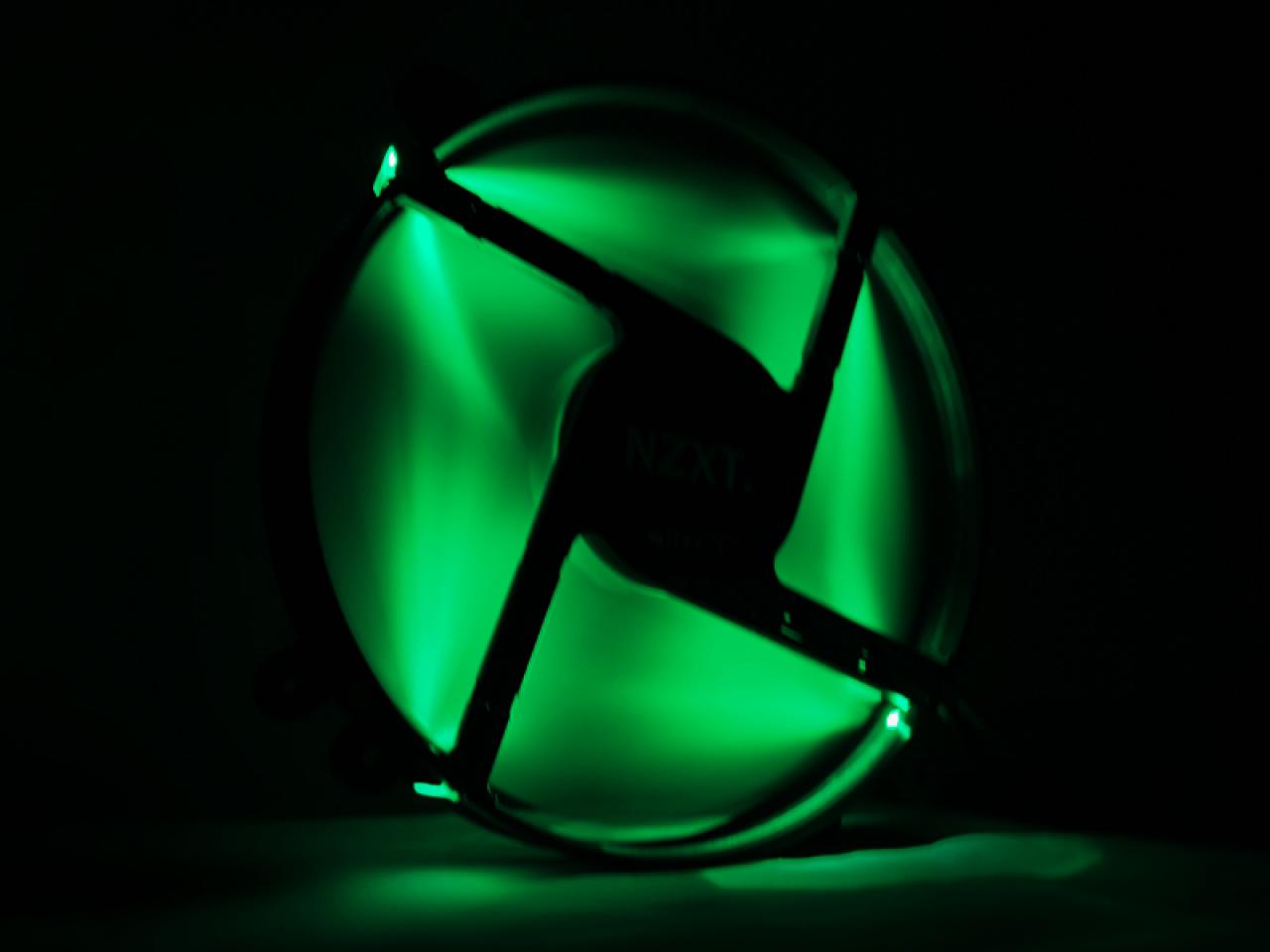 [29/04/2011] NZXT FS-200LED (1)