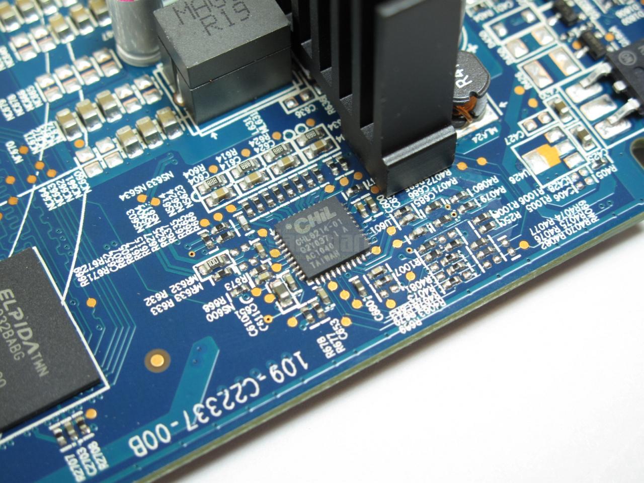 [28/04/2011] Sapphire Radeon HD 5850 Xtreme: die GPU-Spannung wird von einem CHiL-Controller gesteuert - Tools können ihn noch nicht ansprechen.