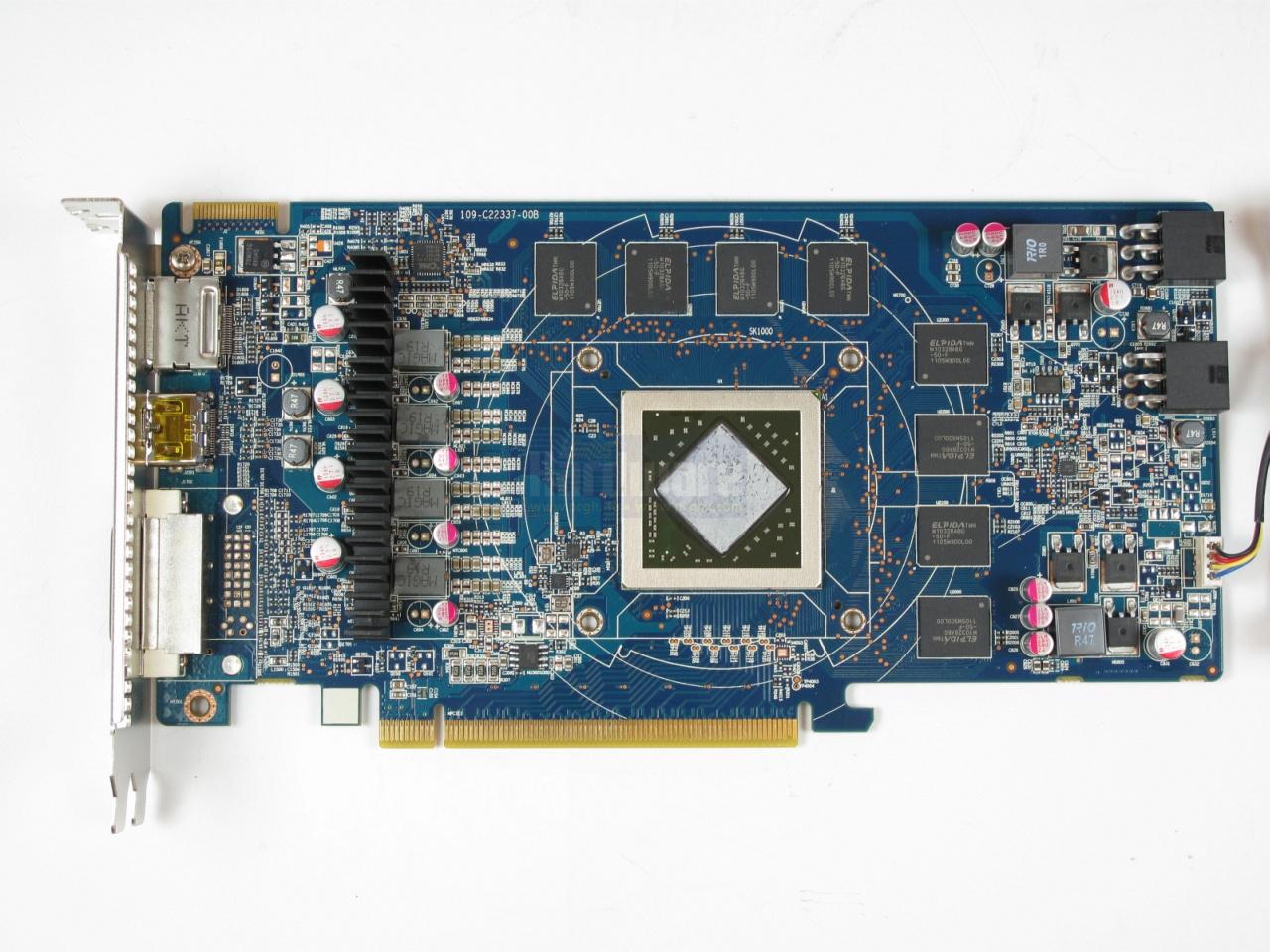 [28/04/2011] Sapphire Radeon HD 5850 Xtreme: die 21,1 Zentimeter kurze Platine