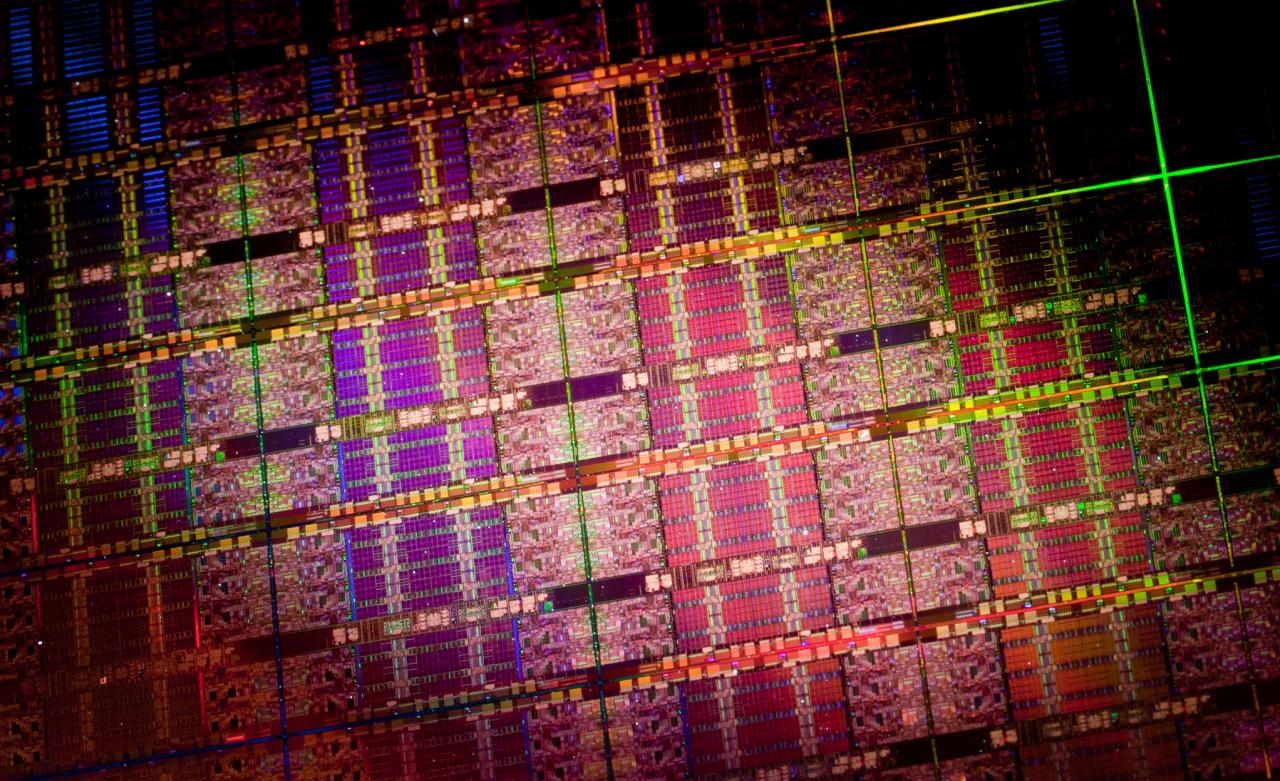 [06/04/2011] CPU-Rarität: Westmere-EP-Dual-Core Xeon X5698 auf 6.462,6 MHz übertaktet (im Bild: Westmere-EX Die-Shot)