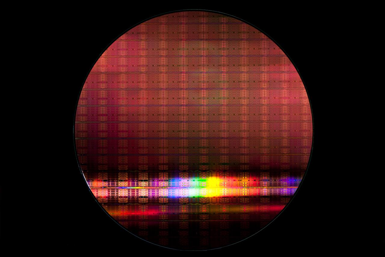 [06/04/2011] Intel: Neue Xeon-Prozessoren mit bis zu 10 Kernen und 30 MiByte L3-Cache (5)