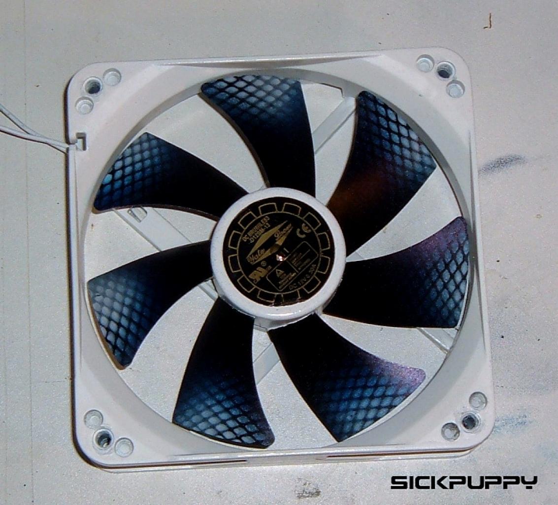 [15/04/2011] Casemod-Projekt Nanosick: Airbrush-Offensive bei Riesenlüfter-Tower (25)