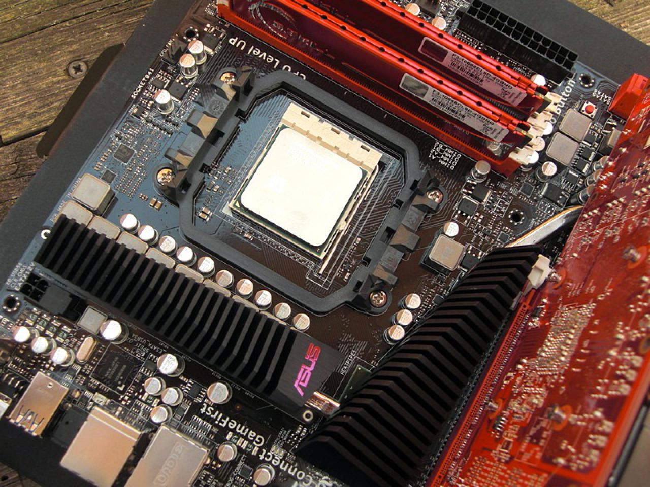 [15/04/2011] Cosmos S trifft Asus ROG trifft Lego Star Wars: absurdes Casemodding bei PCGHX (24)