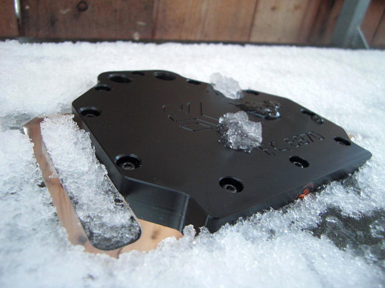 [15/04/2011] Cosmos S trifft Asus ROG trifft Lego Star Wars: absurdes Casemodding bei PCGHX (32)
