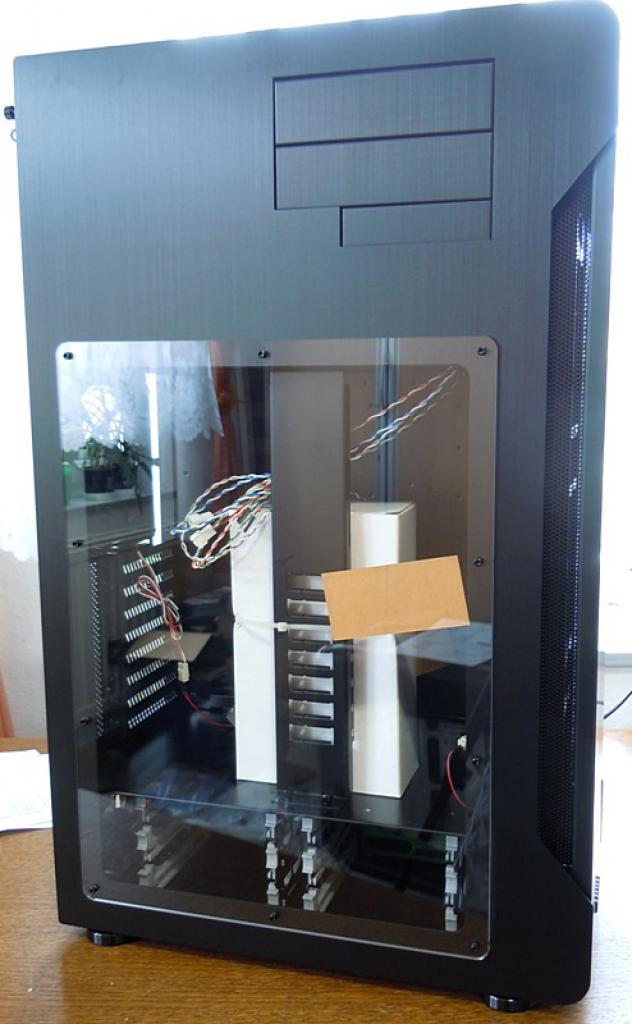 [21/04/2011] Luxus-Tagebuch: Spielen auf drei Bildschirmen, tolle Hardware im Supertower (3)