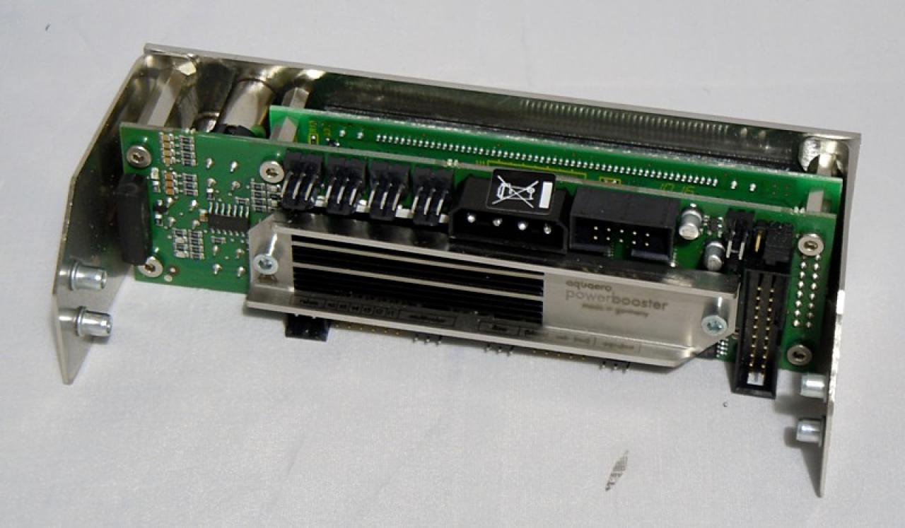 [21/04/2011] Luxus-Tagebuch: Spielen auf drei Bildschirmen, tolle Hardware im Supertower (10)