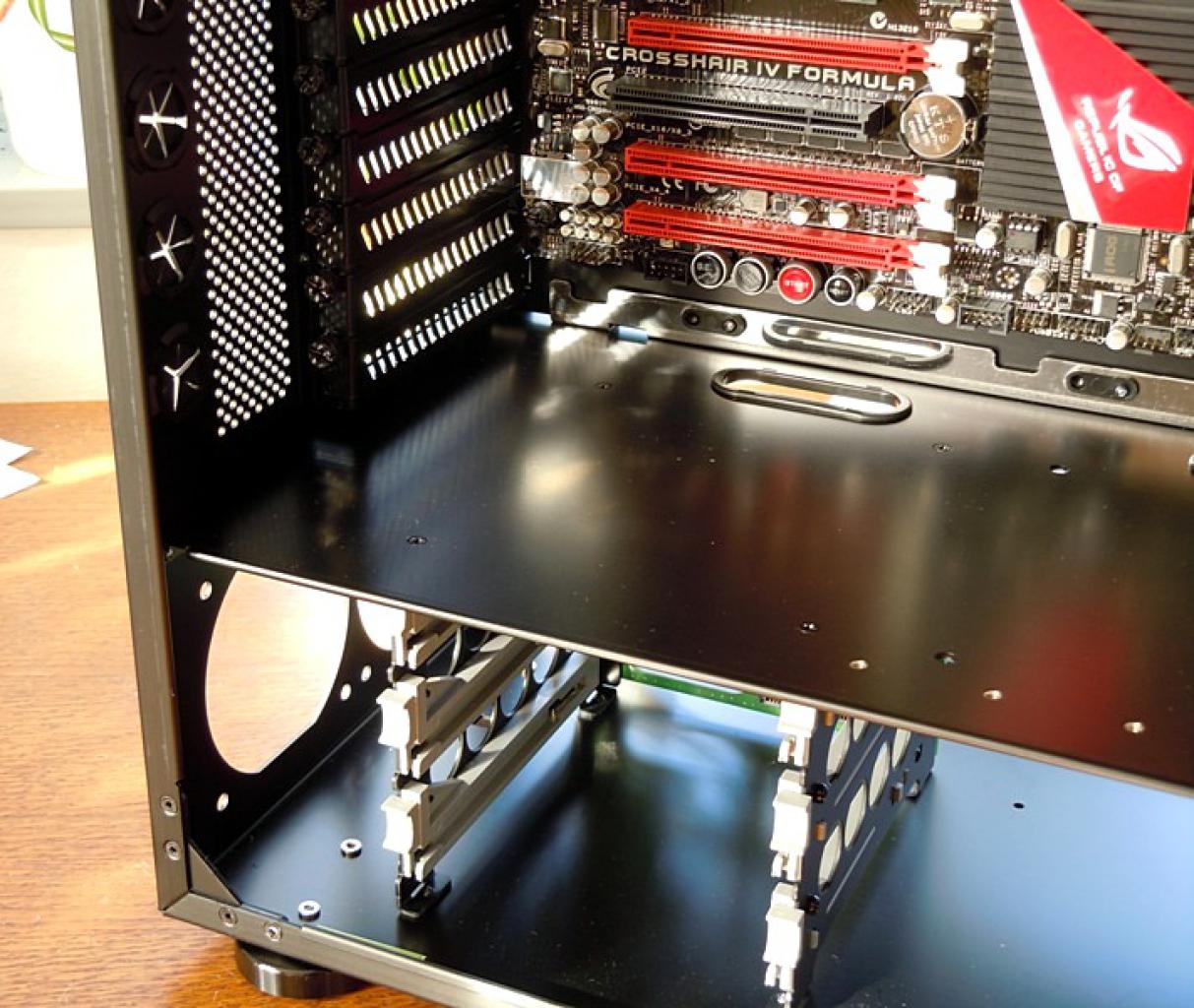 [21/04/2011] Luxus-Tagebuch: Spielen auf drei Bildschirmen, tolle Hardware im Supertower (27)