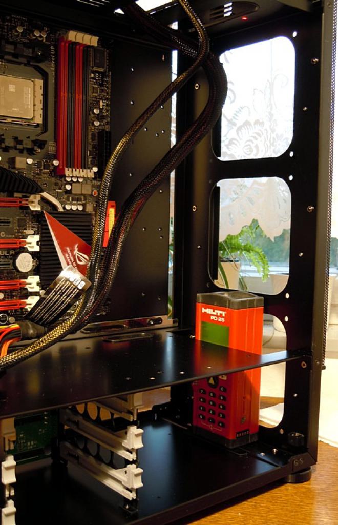 [21/04/2011] Luxus-Tagebuch: Spielen auf drei Bildschirmen, tolle Hardware im Supertower (29)